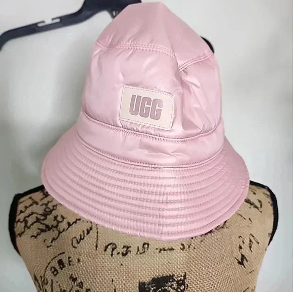 Ugg Fabric metallic Pink Bucket Hat. Nwt - Picture 2 of 5